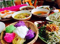 ขนมจีนนั่งยอง๙๙๙ลำปาง