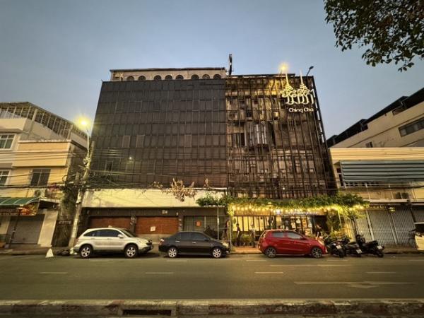 ขาย อาคารพาณิชย์ 5 ห้อง 4 ชั้น ติดถนนหน้าลานคนเมืองเสาชิงช้า วัดสุทัศน์  เหมาะทำโรงแรม โฮสเทล ภัตตาคาร สำนักงาน