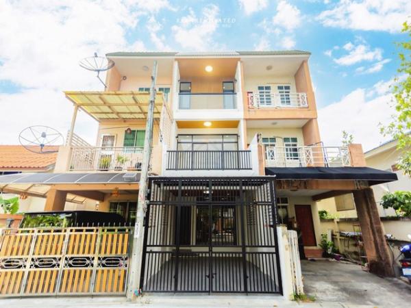 ขายทาวน์เฮ้าส์ 3 ชั้น 4 ห้องนอน ซอยลาดพร้าว 94 (ซอยอินทราภรณ์) เดินทางสะดวก ใกล้เลียบด่วน รีโนเวทใหม่สวย จัดเต็ม
