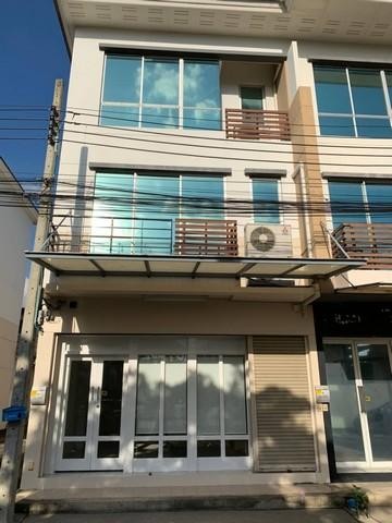 HR 10475 ให้เช่าทาวน์โฮม 3 ชั้นหลังมุม ทาวน์พลัสเกษตรนวมินทร์ ถนนคลองลำเจียก บึงกุ่ม