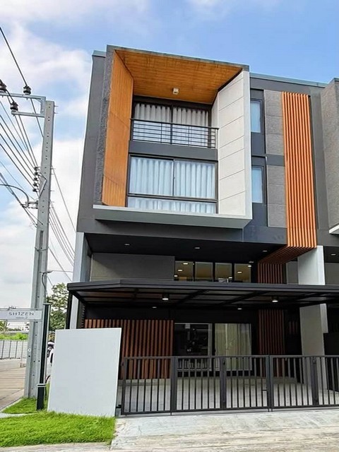 ให้เช่าทาวน์โฮม 3.5 ชั้นหลังมุม ชิเซน พัฒนาการ 32 Shizen Pattanakarn 32 ใกล้ทางด่วน 10 นาทีจากทองหล่อ
