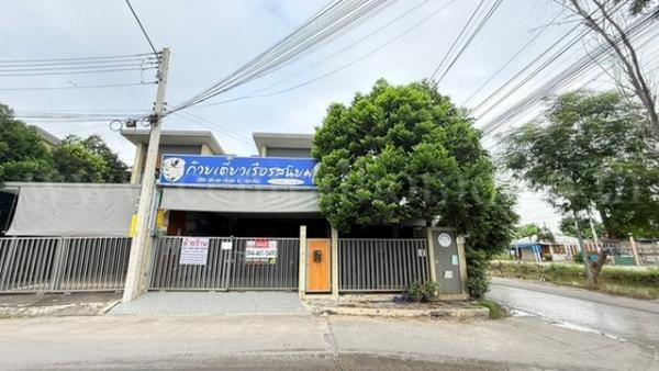 ลดราคาด่วน บ้านแฝด บ้านชานไม้ เดอะทาวน์ คลองหลวง 2 หลังมุม ทำเลดี