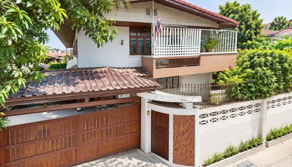 แอร์ 5 ตัว MRT สุทธิสาร 1.2 กม. รัชดาภิเษก  บ้านเดี่ยว 2 ชั้น 3 นอน 50ตร.ว. 200 ตร.ม.ทำเลอินทามระ 20-26  ม.หอการค้าไทย 1.6 กม