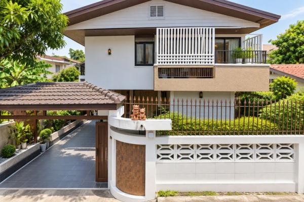 รัชดาภิเษก บ้านเดี่ยว 2ชั้น 3-4นอน 50ตร.ว. แอร์ 5 ตัว MRT สุทธิสาร 1.2 กม.  200ตร.ม.ทำเลอินทามระ 20-26  ม.หอการค้าไทย 1.6 กม