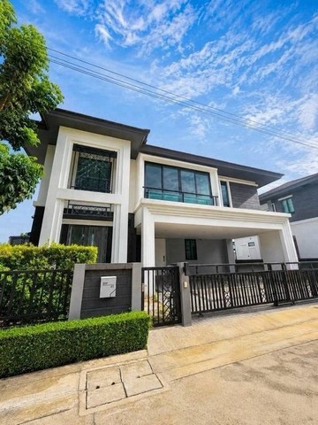 ขายบ้านเดี่ยว Grand Britania Bangna KM.12  บ้านเดี่ยวสไตล์ Modern British Luxury เหมาะสำหรับครอบครัวที่มองหาบ้านหลังใหญ่ในโซนบางน