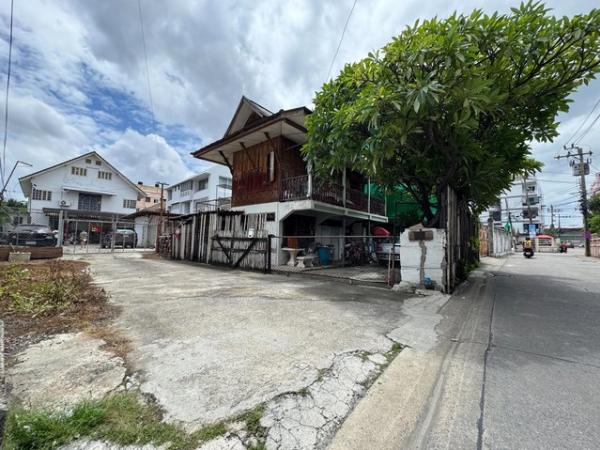T26-1134 ขาย ที่ดิน ที่ดิน 421 ตร.วา พร้อมสิ่งปลูกสร้าง ซอยลาดพร้าว 80 กรุงเทพ ใกล้กับ ใกล้ MRT ลาดพร้าว 71 ใกล้รัชดา เหม่งจ๋าย เลียบด่วน