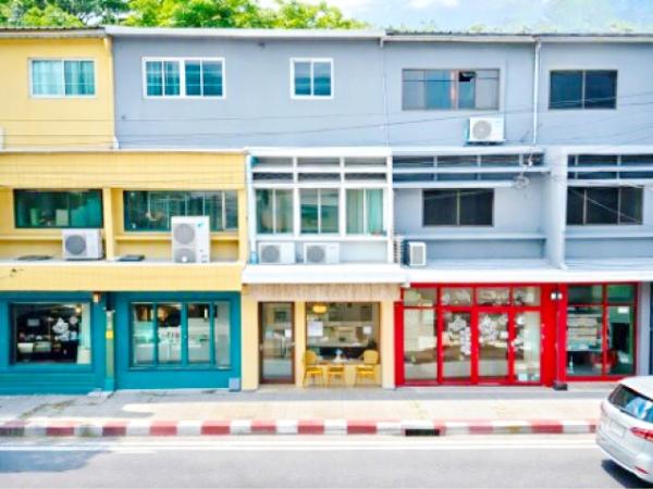 261201ccrtoskn ให้เช่า อาคารพาณิชย์ ดองกิ มอลล์ ทองหล่อ 550 ม.ให้เช่าอาคารพาณิชย์ 2 คูหา 2 ชั้นทำเลติด ทองหล่อ ถนนเอกมัย 2 นอน ใกล้กับ