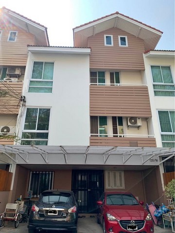 โฮมออฟฟิศ 3.5 ชั้น 4 ห้องนอน 5 ห้องนํ้า ทาวน์ อิน ทาวน์ อยู่ติดกับเลียบทางด่วน เอกมัยรามอินทรา
