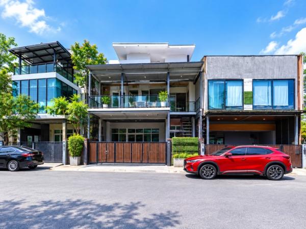 วิภาวดีรังสิต 60 ตร.ว. 500 ตร.ม. สนามบินดอนเมือง  แยกลำลูกกา 600 ม.เช่าโฮมออฟฟิศพร้อมโกดัง 4นอน 3 น้ำ ใกล้รร.พหลโยธินฯ 200 ม.
